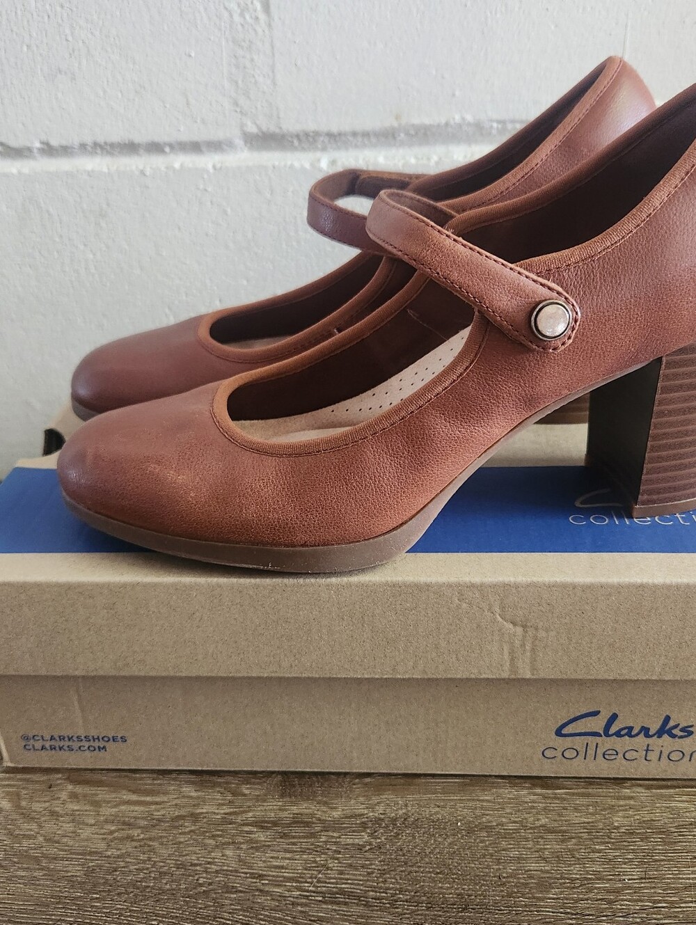 Clarks Comfortable Brown Leather Mary Jane Block Heels - Picture 2 of 11